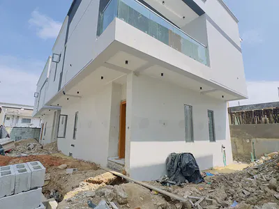 Beautifully Built 4 Bedroom Detached Duplex