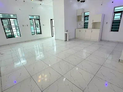 Downstairs Studio Apartment with Private Kitchen (Video)