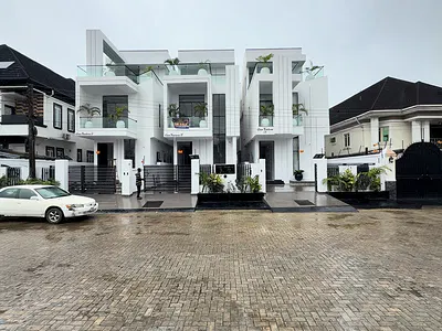 Luxury 5 Bedroom Fully Detached Duplex