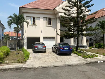 Lovely Completely Detached 6 Bedroom House with 2 Rooms BQ