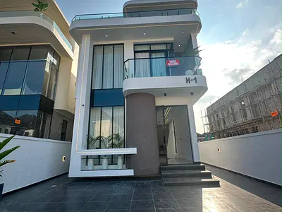 Luxury 5 Bedroom Fully Detached Duplex with BQ and Swimming Pool