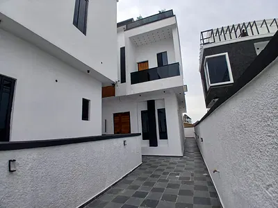 A Modern Day 3-Bedroom Luxury Fully Detached Now Available