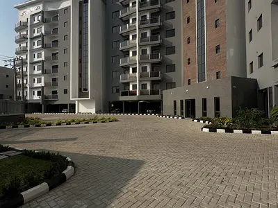 Luxury 2 Bedroom Apartment with Study