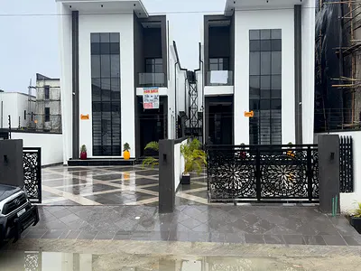 Luxury 5 Bedroom Fully Detached Duplex