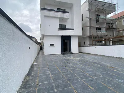 Beautiful 5 Bedroom Fully Detached Duplex with Cinema and Study