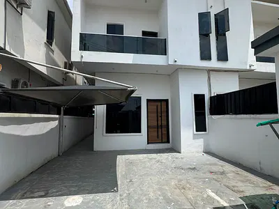 Well Maintained 4 Bedrooms Duplex with BQ