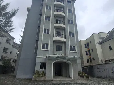 Luxury 3 Bedroom Flat with BQ and Laundry Room