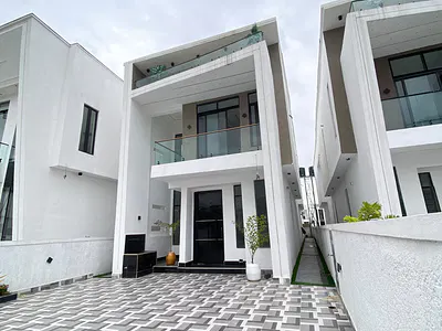 Luxury 5 Bedroom Fully Detached Duplex with BQ and Swimming Pool — Ajah, Lagos