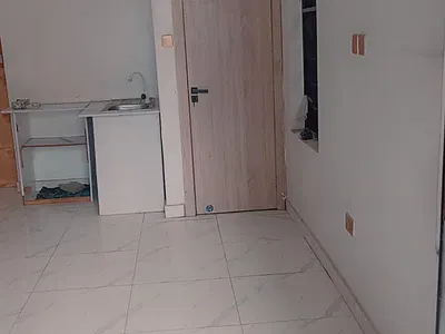 Spacious Studio Apartment with Open-Plan Kitchen