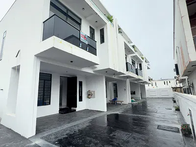 4 Bedrooms Semi Detached Duplex