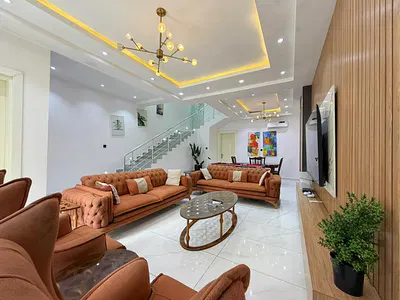 Luxury 4 Bedroom Duplex with Pool/Snooker /PS5