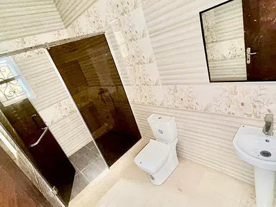 A Spacious 5 Bedroom Fully Detached House with Inbuilt Service Quarte