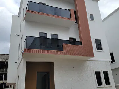 Luxury 5-Bedroom Detached House with BQ