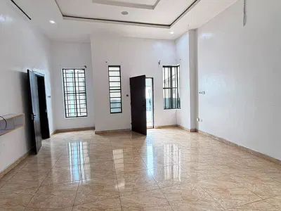 Big Self Contain (Studio Apartment)