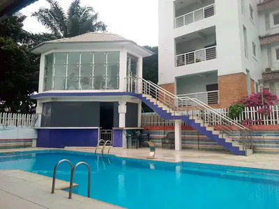 Luxury 2 Bedroom Waterfront Apartment with Lift, Pool, Gym, 247 Power
