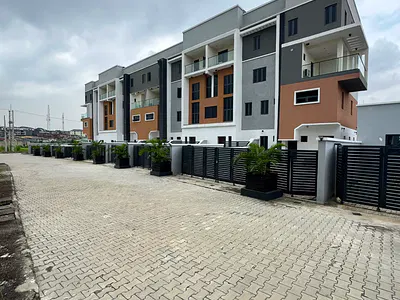 Super Luxurious 4 Bedroom Maisonette with BQ in a Standard Estate.