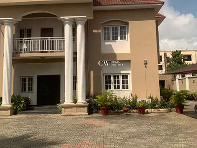 5 Bedroom House