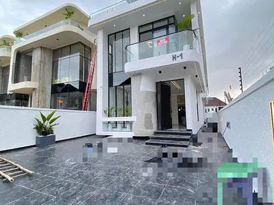 Luxury & Spacious 5 Bedroom Fully Detached Duplex