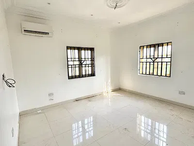 Newly Renovated 3 Bedroom Apartment (Fully Serviced)
