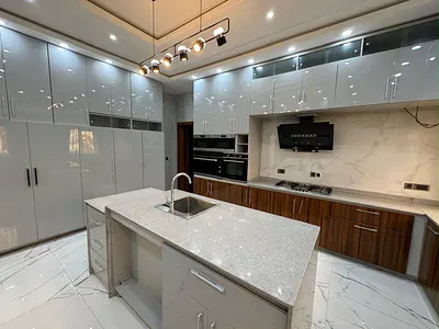 Luxury 8bedrooms Mansion with 3bedrooms BQ and Guest Chalet