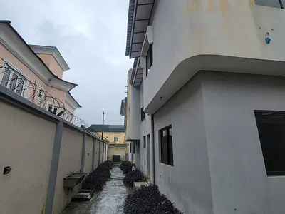 5 Bedroom Semi Detached Duplex, Ideal for Commercial Use