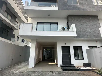 Luxurious 5 Bedroom Semi-Detached Duplex with BQ