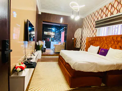 Luxury Furnished Studio 1 Bedroom Self Contained Upstairs