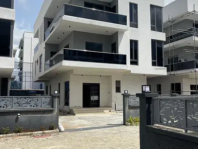 Massively Built 6 Bedroom Fully Detached House with Premium Features