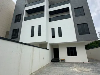 Newly Constructed Modern 5 Bedroom Semi-Detached House with 2 Rooms BQ