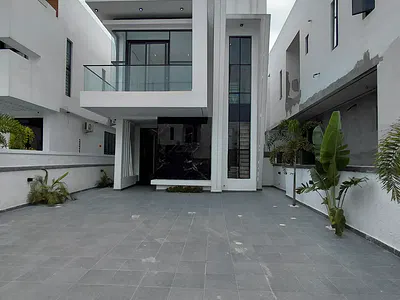 Luxury 5 Bedroom Fully Detached Duplex with Swimming Pool