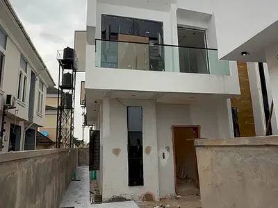 Newl Built 4 Bedroom Semidetached Duplex in an Estate