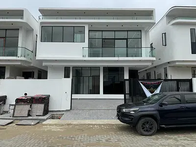 Well Finished 4 Bedroom Detached Duplex