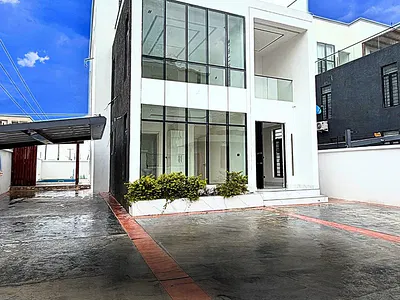 5 Bedroom Detached Duplex
