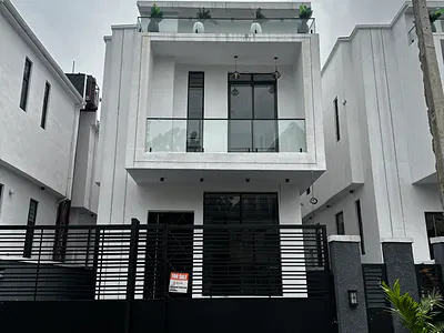 New Detached 4 Bedroom Duplex with BQ