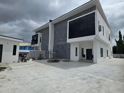 Massive 4 Bedroom Semi-Detached Duplex with BQ