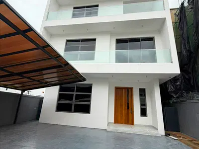 Waterfront Luxury 5 Bedroom Detached Duplex with a Pool, Cinema Etc