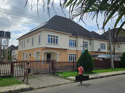 4 Bedroom Semi-Detached with B/Q