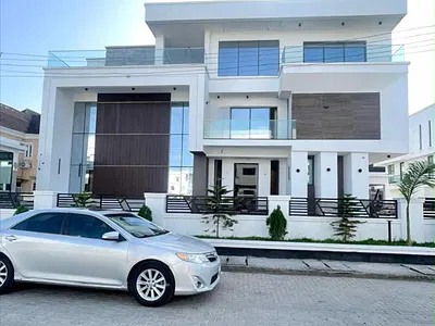 Luxury 6bedrooms Detached House, Pool, Cenima, 2BQ, Rooftop Terrace, Gym HS