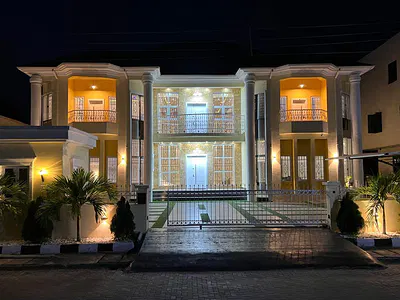 Luxury 8 Bedroom Detached Duplex, 3 Rooms BQ, Pool, , Home Office Etc