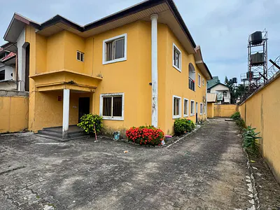 Well Maintained 4 Bedrooms Duplex with BQ