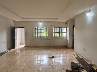 Spacious 3 Bedroom Flat with BQ