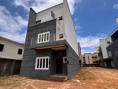 Massive 4 Beds Fully Detached Duplex with BQ