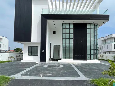 Spacious 8 Bedroom Duplex
