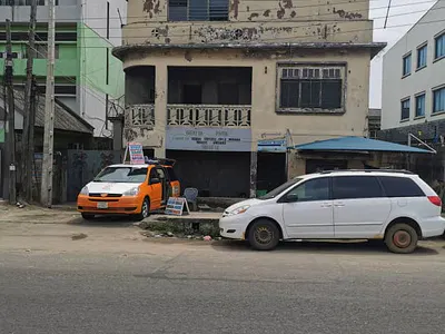 A Demolishable Storey Building, Perfect for Commercial Use, Buy N Buil