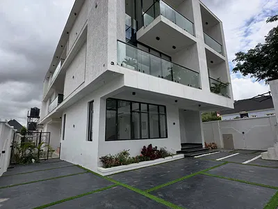 Pristine 5 Bedroom Detached Duplex + Boys Quarters