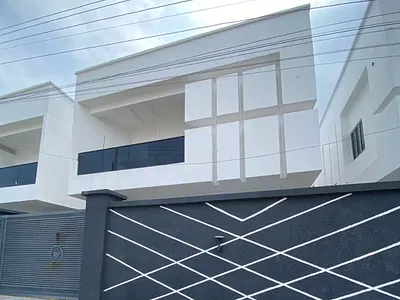 Lovely 5 Bedroom Fully Detached Duplex in a Secure Environment
