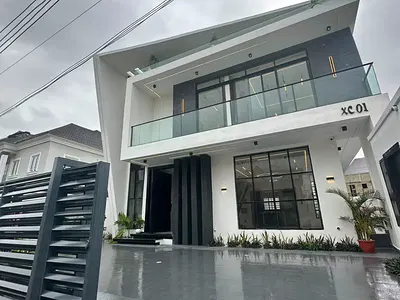 Luxurious 5 Bedroom Fully Detached with BQ and Pool