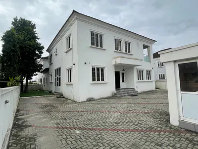 Clean Detached 4bed Duplex with BQ