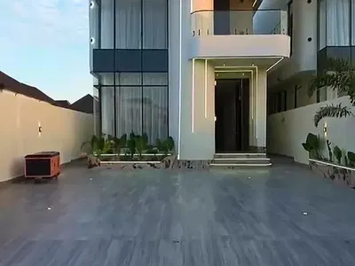 Luxury 5 Bedroom Fully Detached Duplex with BQ & Swimming Pool