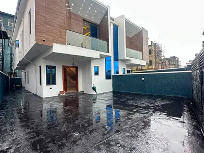 A Remarkable 4 Bedroom Semi-Detached Duplex + BQ